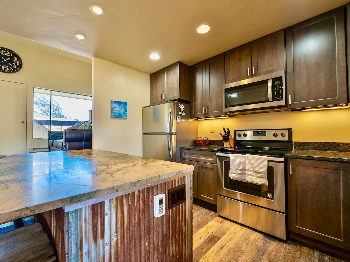 New Listing Crested Butte Snowcrest Ski Condo